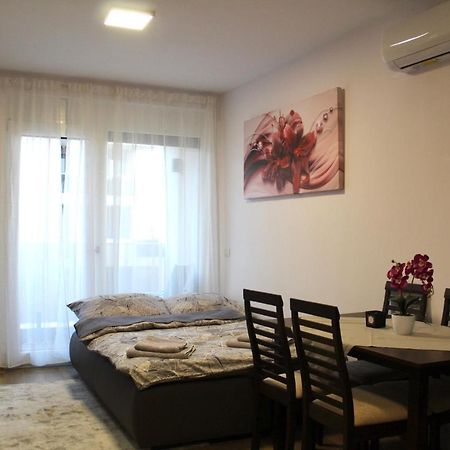 Apartman Sarah Oradea Exterior foto