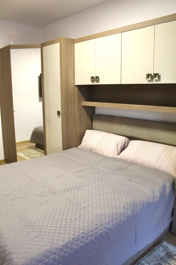 Apartman Sarah Oradea Exterior foto