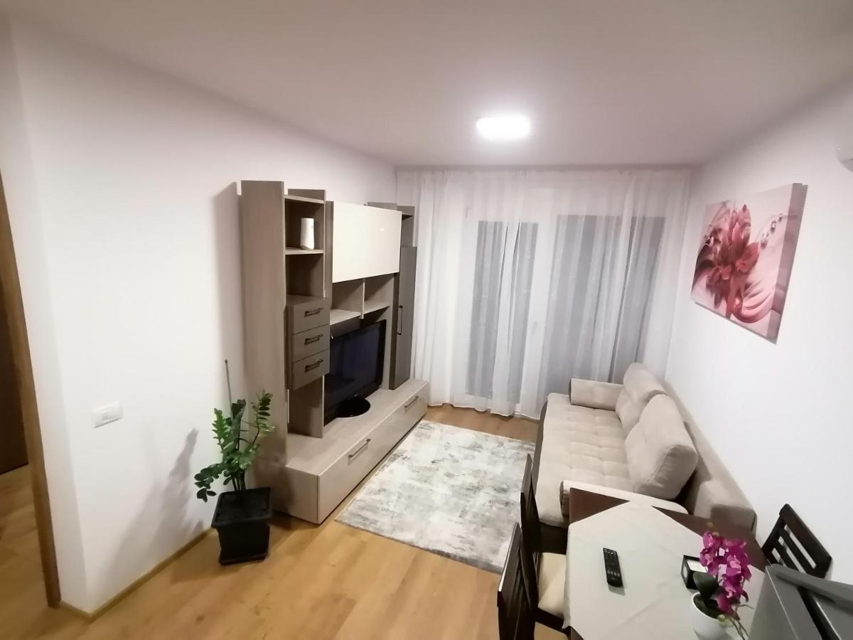 Apartman Sarah Oradea Exterior foto