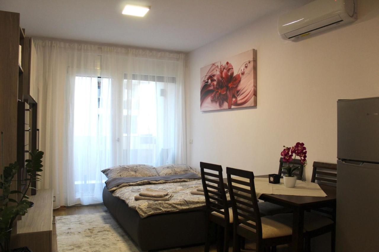 Apartman Sarah Oradea Exterior foto