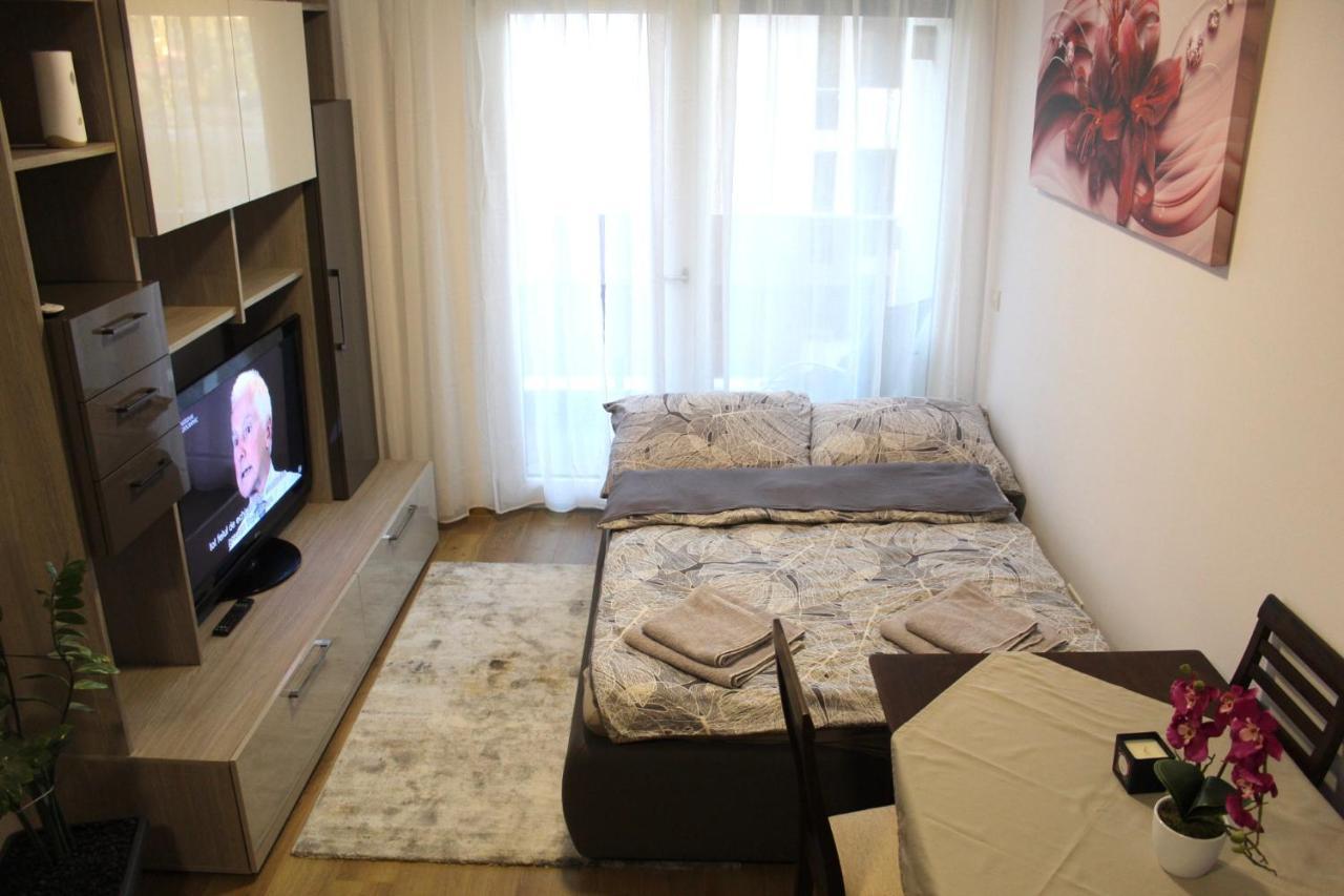 Apartman Sarah Oradea Exterior foto
