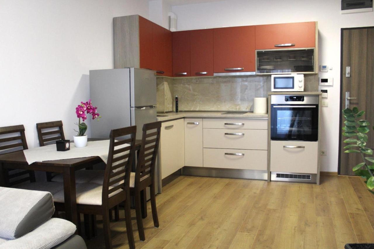 Apartman Sarah Oradea Exterior foto