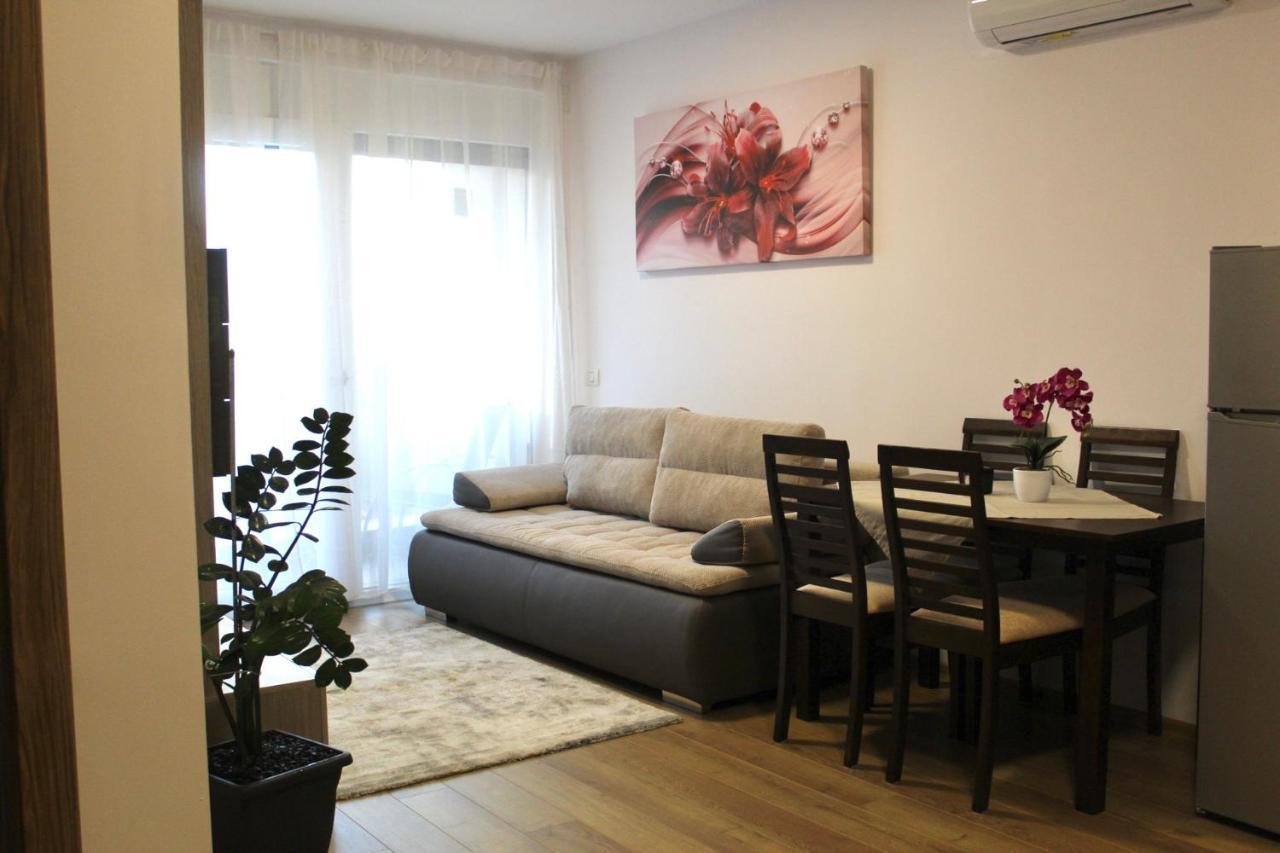 Apartman Sarah Oradea Exterior foto