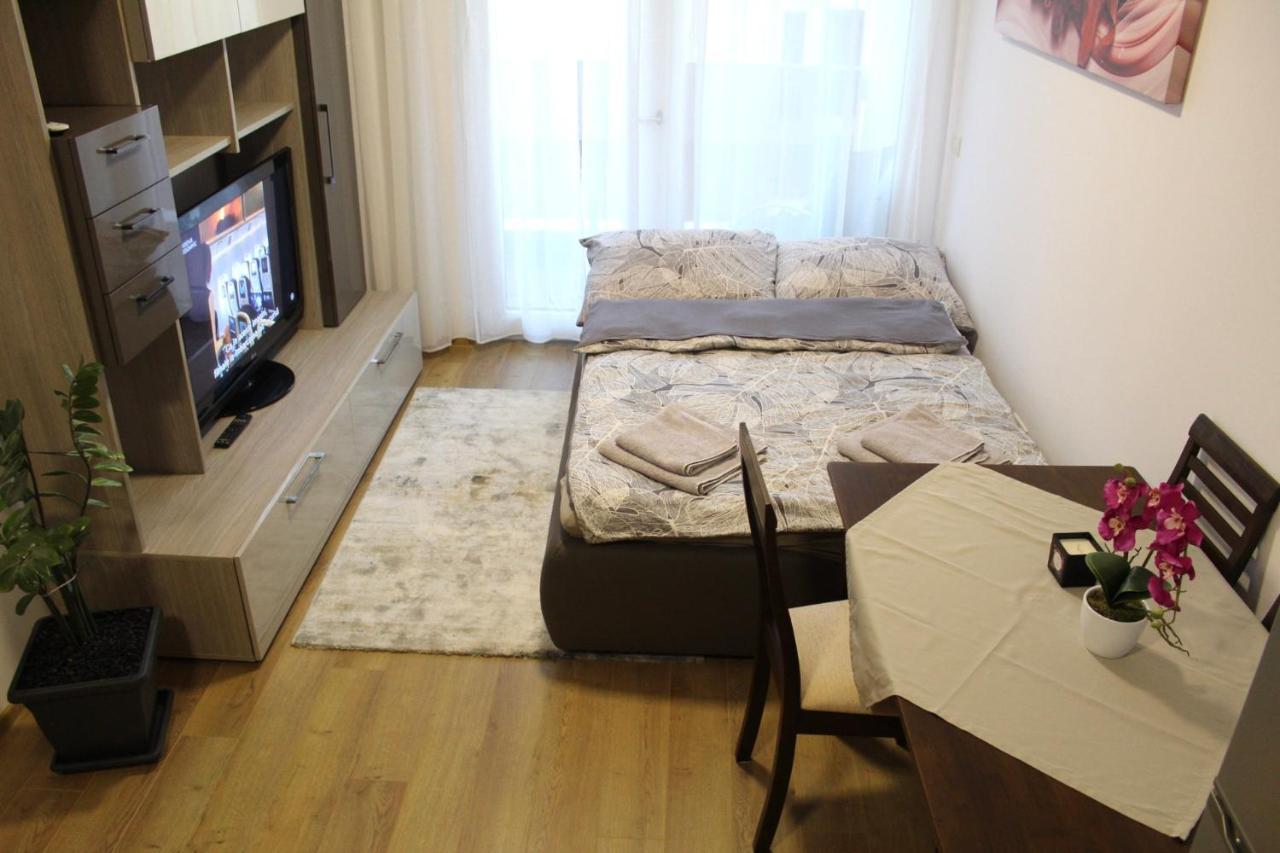 Apartman Sarah Oradea Exterior foto